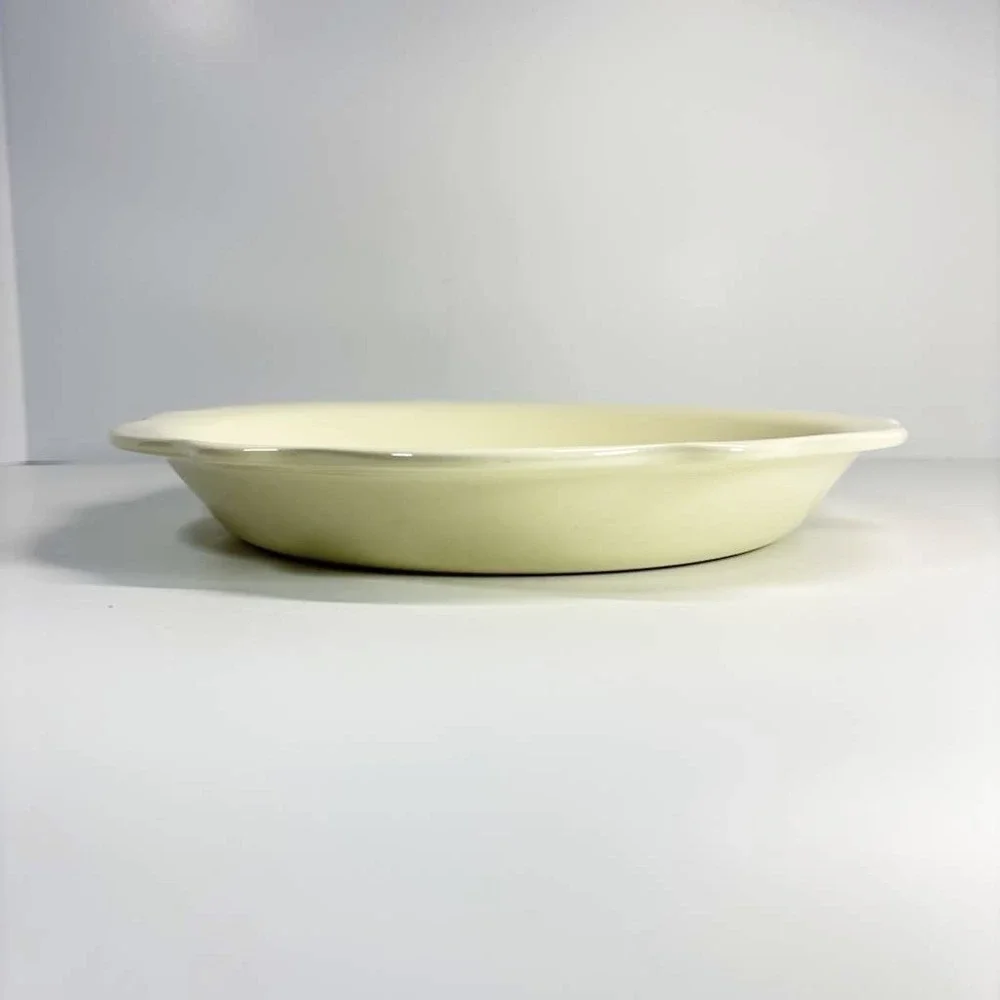 Gail Pittman HOSPITALITY BUTTER YELLOW Pie Dish 11